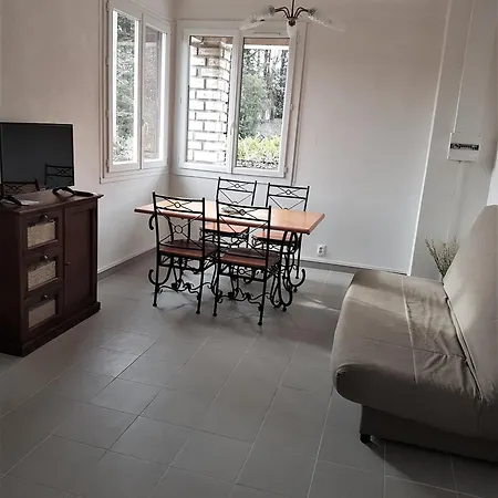 Vintage Apartment Saint-Hilaire-de-Brethmas